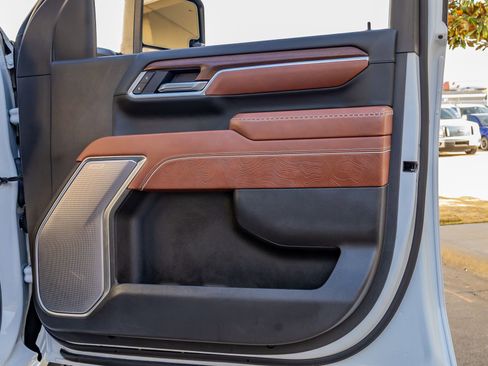 Used 2025 GMC Sierra 2500 Denali Ultimate image 36