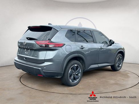 Used 2024 Nissan Rogue SV FWD image 3