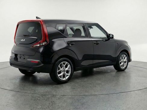 Used 2025 Kia Soul LX w/ LX Technology Package FWD image 9