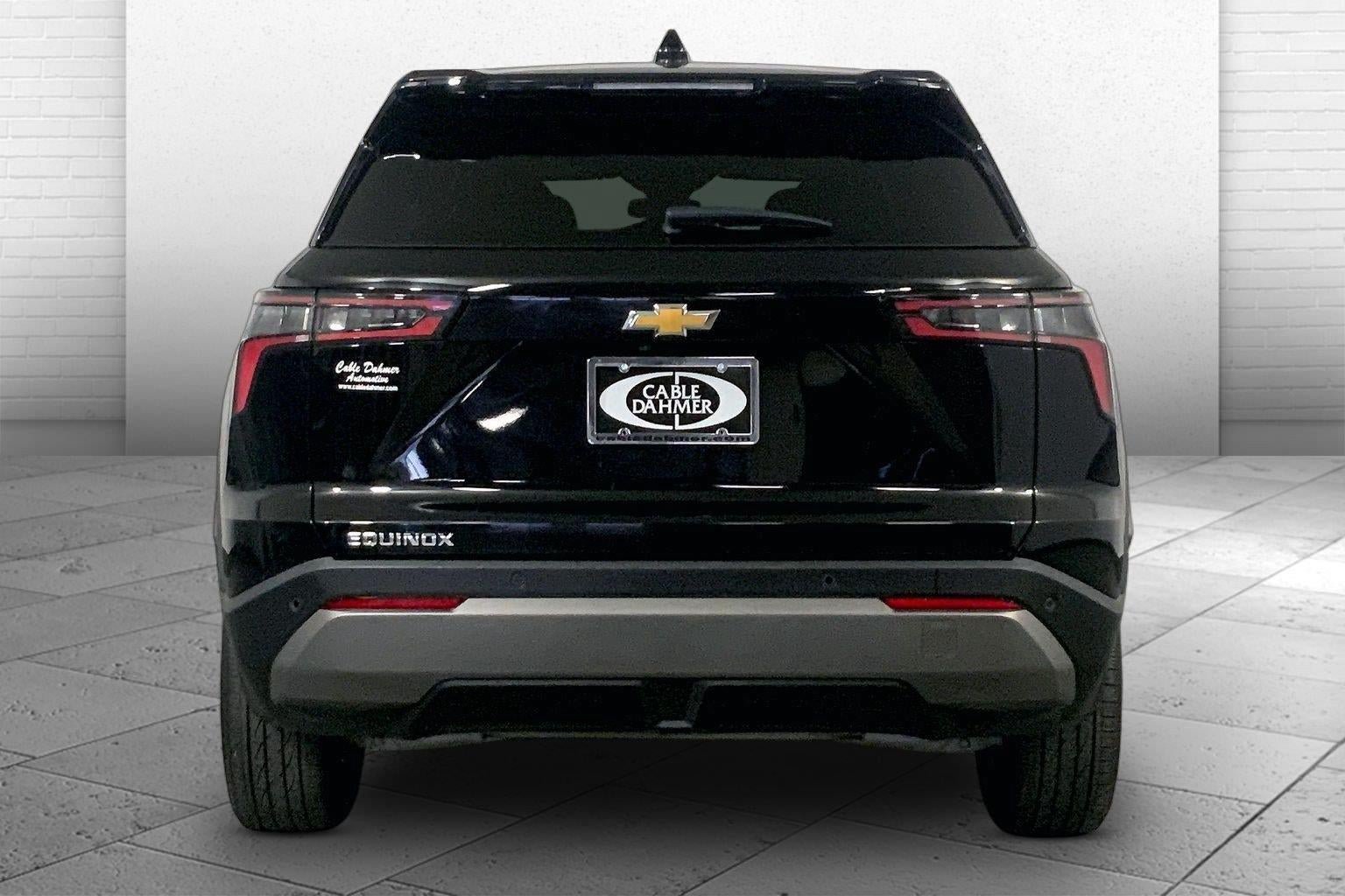 Used 2025 Chevrolet Equinox LT FWD image 3
