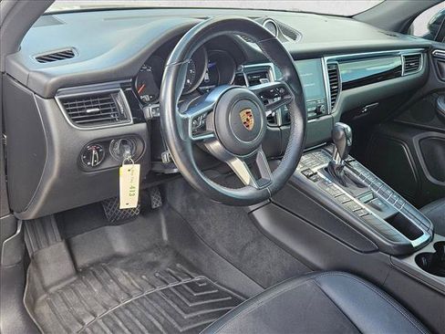 Used 2018 Porsche Macan AWD/4WD image 9