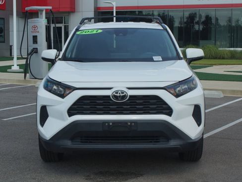Used 2021 Toyota RAV4 LE AWD/4WD image 23