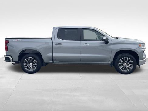 Used 2025 Chevrolet Silverado 1500 LT image 2