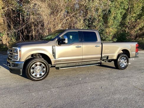 Used 2023 Ford F250 Lariat w/ Chrome Package image 6