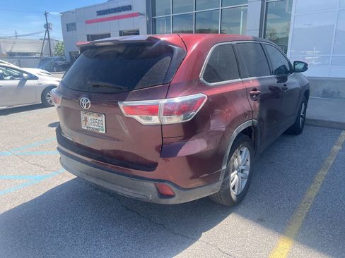 Used 2016 Toyota Highlander LE FWD image 4