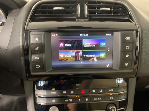 Used 2018 Jaguar F-PACE Premium image 23