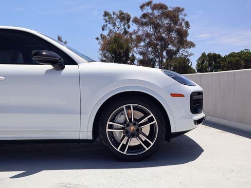 Certified 2023 Porsche Cayenne Turbo AWD/4WD image 11