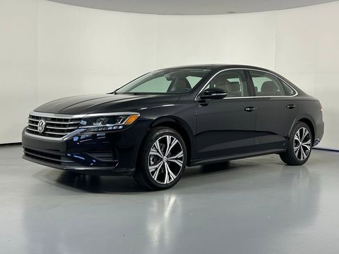 Used 2022 Volkswagen Passat 2.0T SE FWD image 3