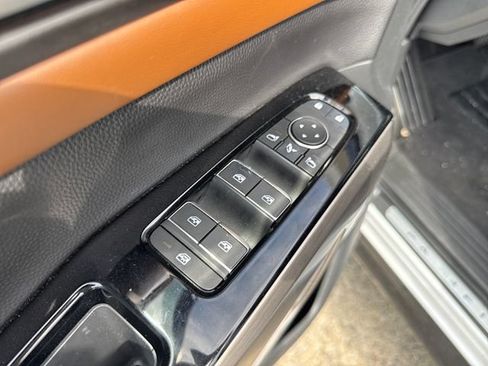 Used 2025 Nissan Pathfinder Platinum AWD/4WD image 11