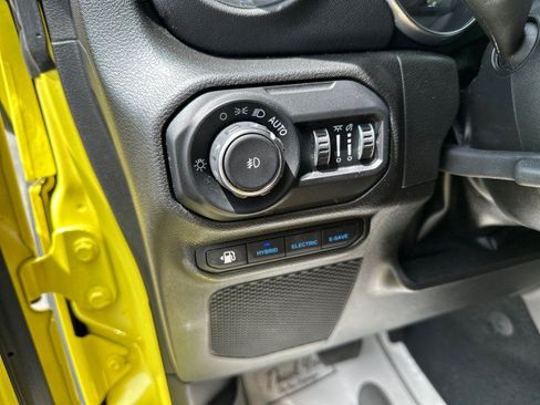 Used 2022 Jeep Wrangler Unlimited Rubicon 4xe w/ Cold Weather Group AWD/4WD image 12