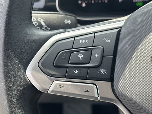 Used 2025 Volkswagen Jetta SE FWD image 22