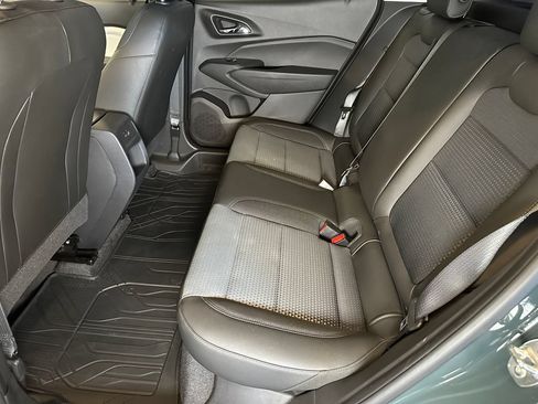 Used 2025 Chevrolet Trax LT w/ LT Convenience Package FWD image 20