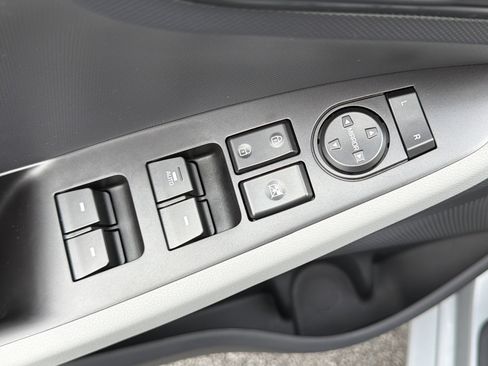 Used 2022 Hyundai Ioniq SE image 30