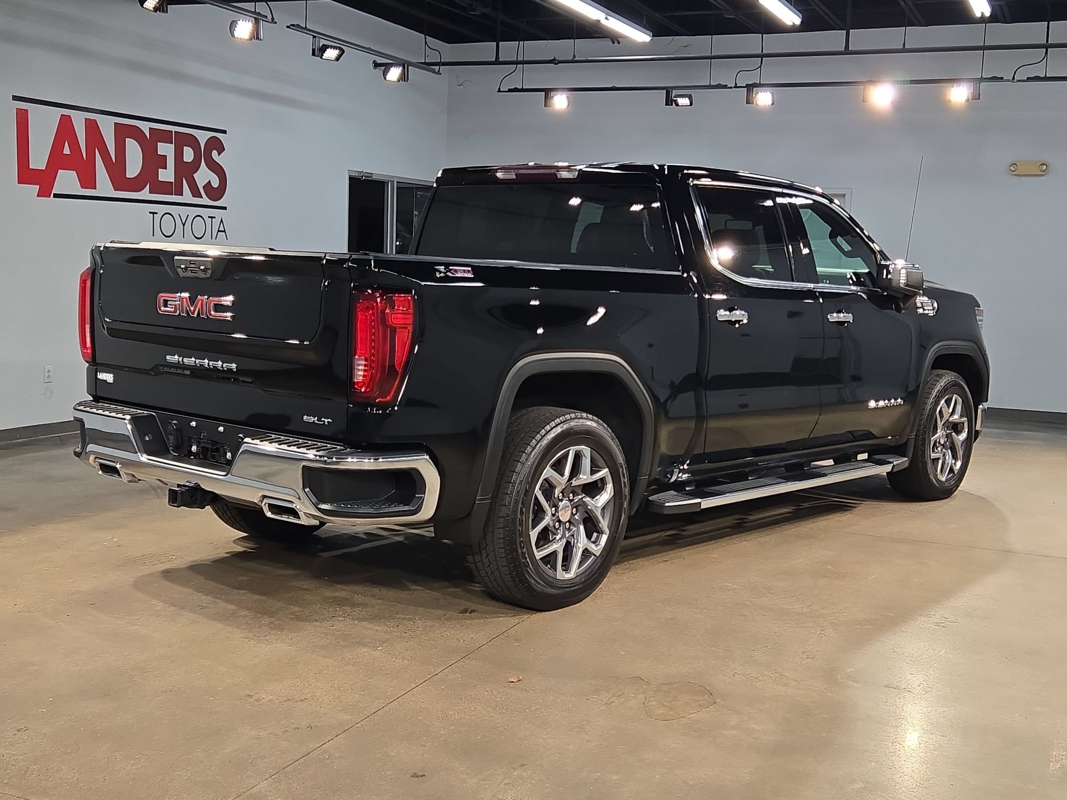 Used 2023 GMC Sierra 1500 SLT w/ SLT Convenience Package AWD/4WD image 7