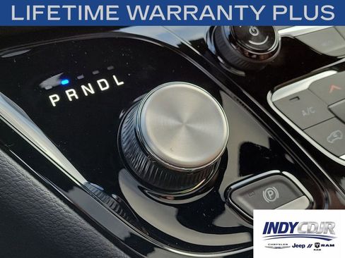 New 2026 Chrysler Pacifica Pinnacle w/ Trailer Tow Group AWD/4WD image 34