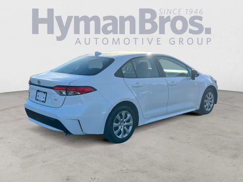 Used 2020 Toyota Corolla LE image 3