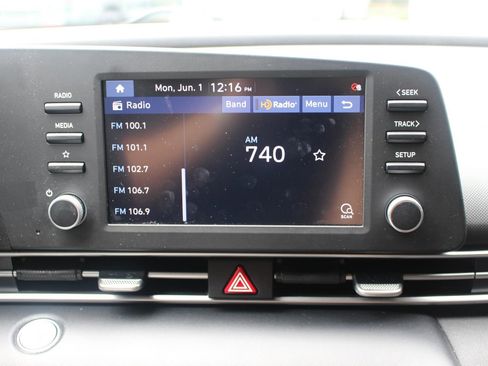 Used 2022 Hyundai Elantra SEL FWD image 27