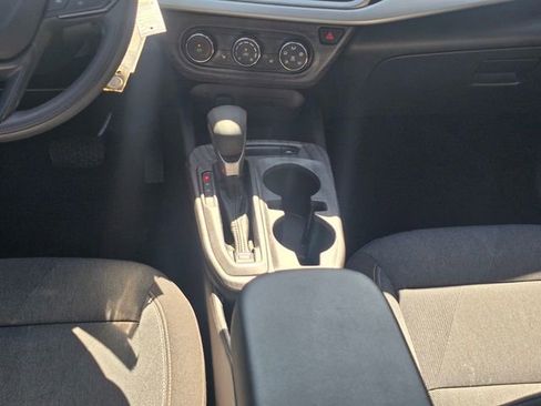 Used 2025 Chevrolet Trax LS w/ LS Convenience Package image 18