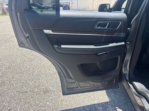 Used 2017 Ford Explorer Limited w/ Equipment Group 301A FWD image 12
