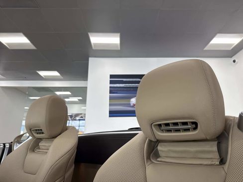 Used 2019 Mercedes-Benz SL 550 image 4