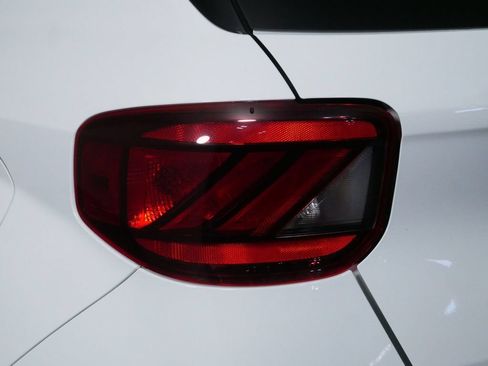 Used 2021 Hyundai Venue SE FWD image 12
