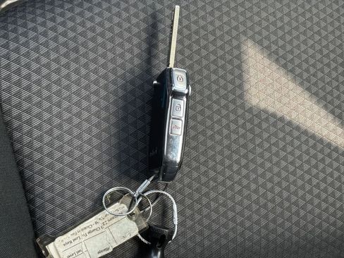Used 2025 Kia Soul LX w/ LX Technology Package FWD image 21