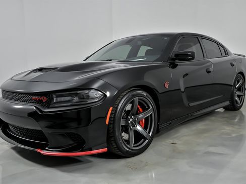 Used 2018 Dodge Charger SRT Hellcat w/ Harman/Kardon Audio Group image 6