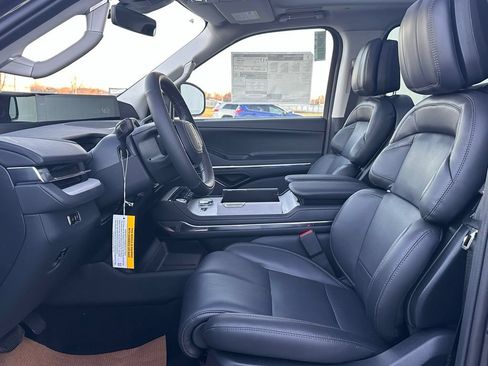 New 2025 Lincoln Navigator Reserve AWD/4WD image 11