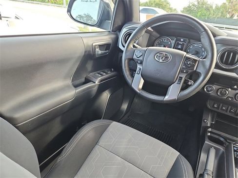 Used 2021 Toyota Tacoma TRD Off-Road image 9