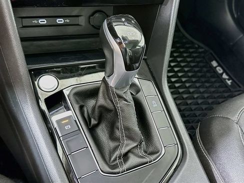 Certified 2024 Volkswagen Taos SE FWD image 16