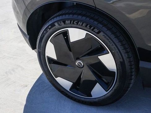 New 2025 Volvo EX30 Plus w/ Protection Package Premier image 8