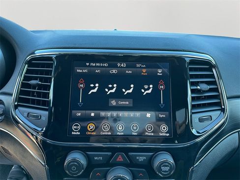 Used 2022 Jeep Grand Cherokee Limited image 22