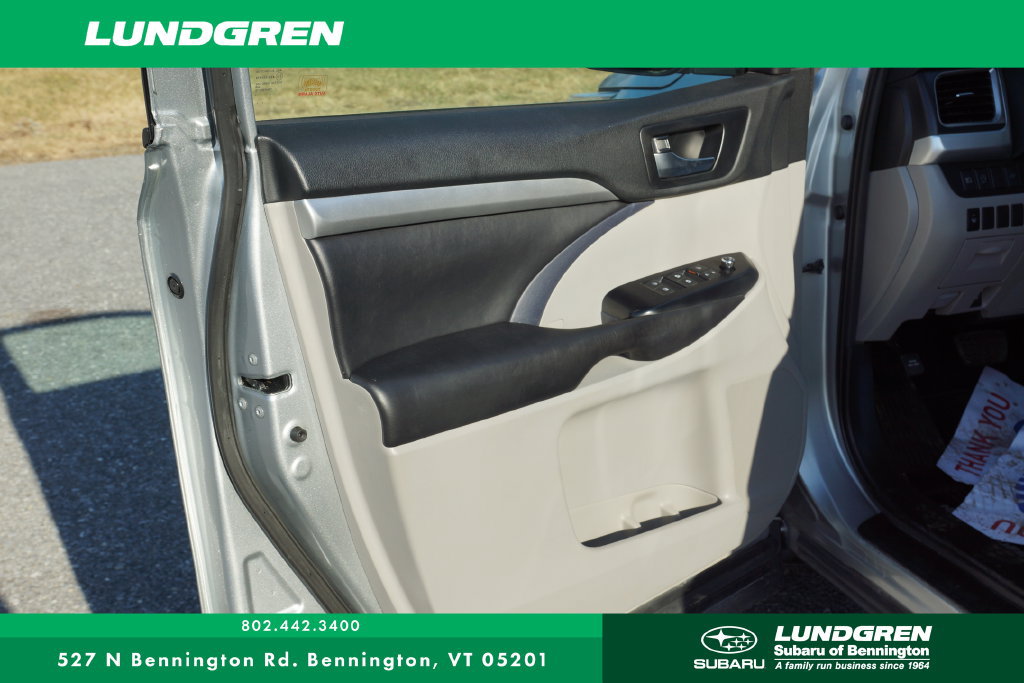 Used 2019 Toyota Highlander XLE AWD/4WD image 11
