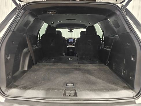 Used 2022 Chevrolet Traverse LT AWD/4WD image 35