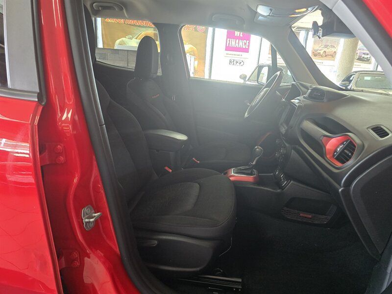 Used 2020 Jeep Renegade Trailhawk w/ Cold Weather Group AWD/4WD image 13