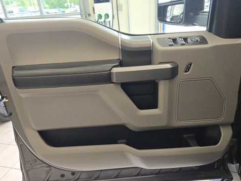 Used 2016 Ford F150 XLT w/ Equipment Group 302A Luxury AWD/4WD image 18