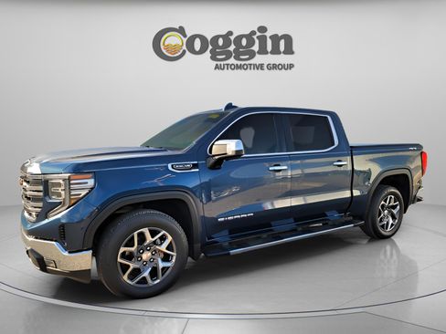 Used 2022 GMC Sierra 1500 SLT w/ SLT Premium Package image 4