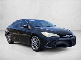 Used 2017 Toyota Camry XLE w/ Moonroof Package FWD video 3
