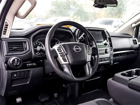 Used 2023 Nissan Titan SV image 15