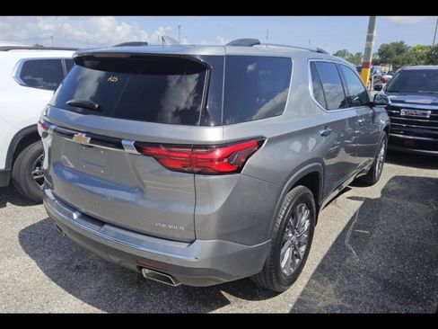 Used 2023 Chevrolet Traverse Premier FWD image 5