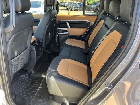 Used 2023 Land Rover Defender 110 X-Dynamic SE image 28