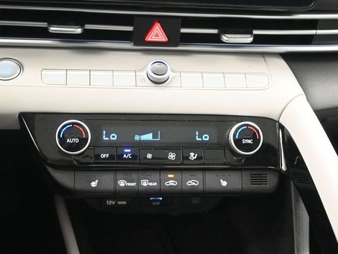 Used 2024 Hyundai Elantra Limited FWD image 18