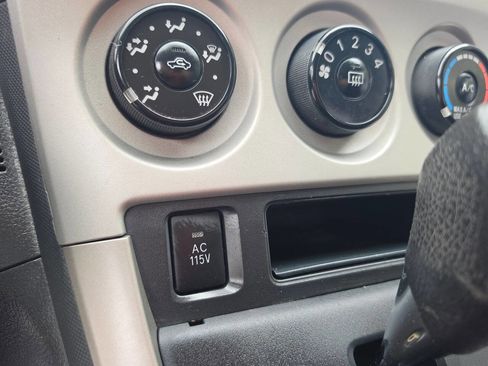 Used 2009 Pontiac Vibe w/ Preferred Package image 39