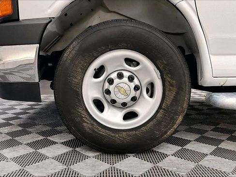 Used 2025 Chevrolet Express 2500 w/ Driver Convenience Package RWD image 8