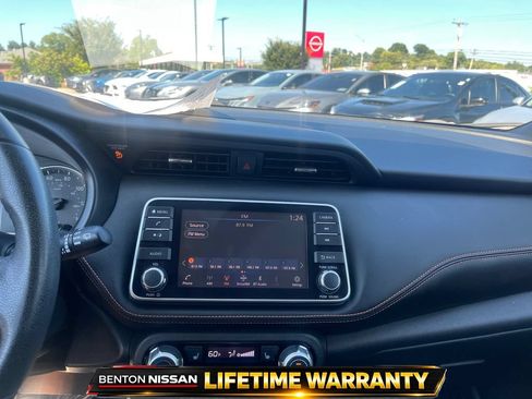 Used 2019 Nissan Kicks SR w/ SR Premium Package FWD image 16