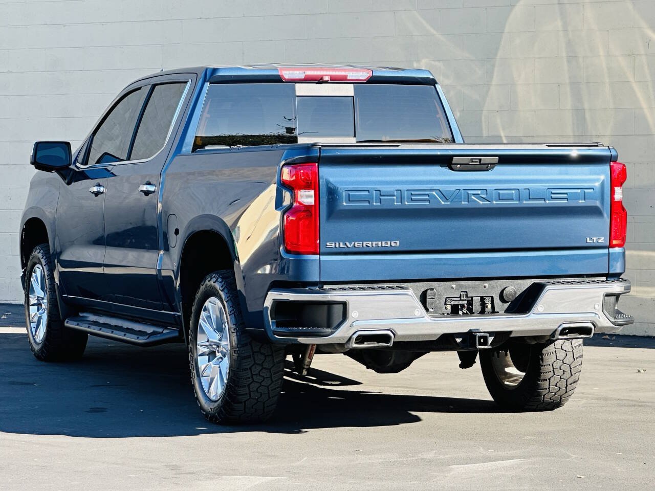 Used 2019 Chevrolet Silverado 1500 LTZ w/ LTZ Premium Package AWD/4WD image 7