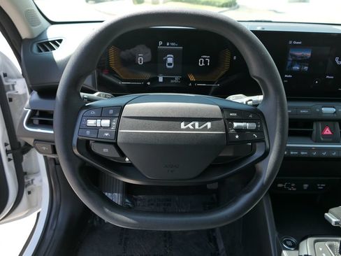 Used 2025 Kia K4 FWD image 17