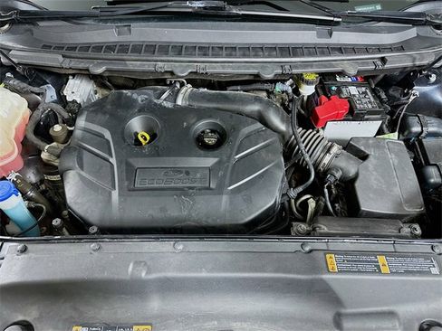 Used 2018 Ford Edge SE image 22