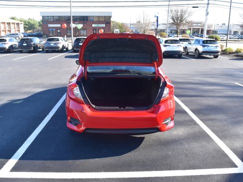 Certified 2018 Honda Civic EX image 9