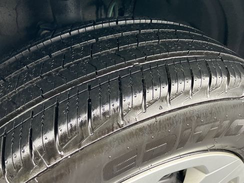 Used 2021 Toyota RAV4 LE image 12